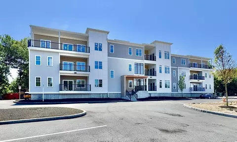 90 E Central St #301, Franklin, MA 02038