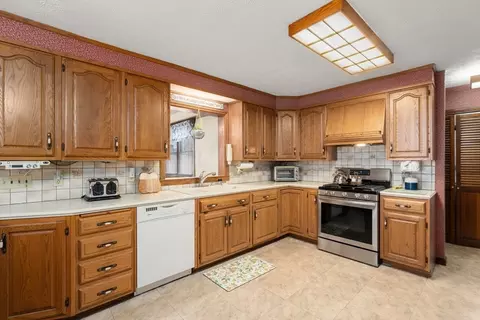 93 Strong St, Springfield, MA 01104 photo 12