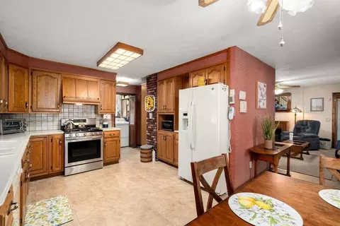93 Strong St, Springfield, MA 01104 photo 13