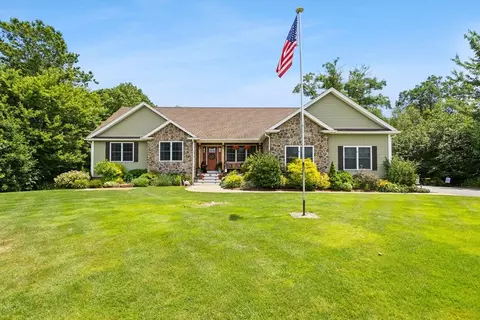 92 Buckingham Dr, Swansea, MA 02777