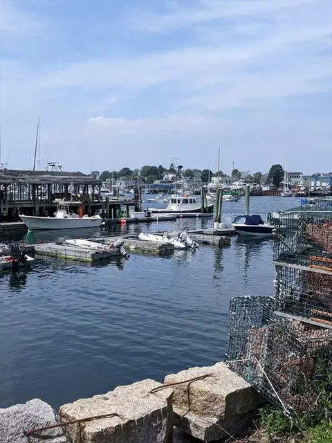 5 Pirates Ln #B, Gloucester, MA 01930