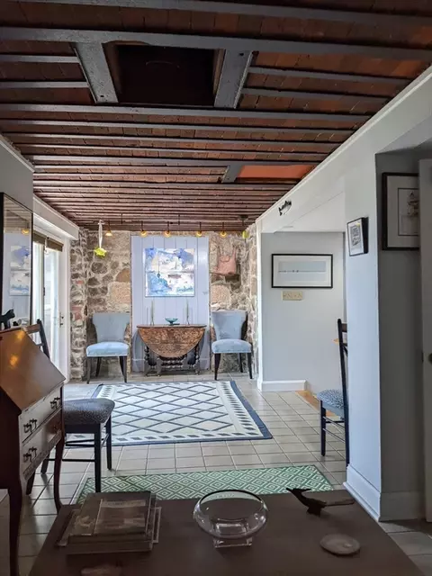 Entry Way - 5 Pirates Ln #B, Gloucester, MA 01930 photo 2 of 2