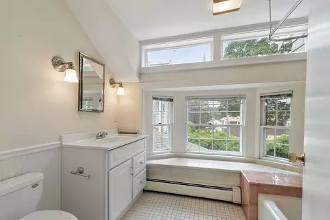 Bath - 4 Dalton Ave #3, Gloucester, MA 01930 photo 2 of 4