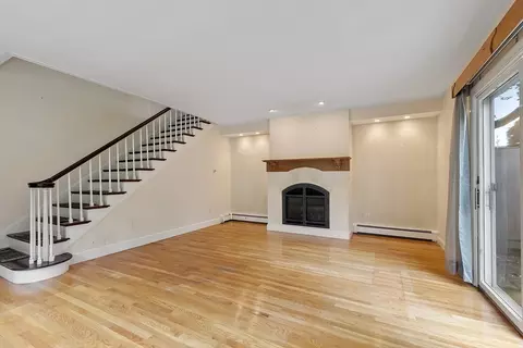 Living - 4 Dalton Ave #3, Gloucester, MA 01930 photo 2 of 3