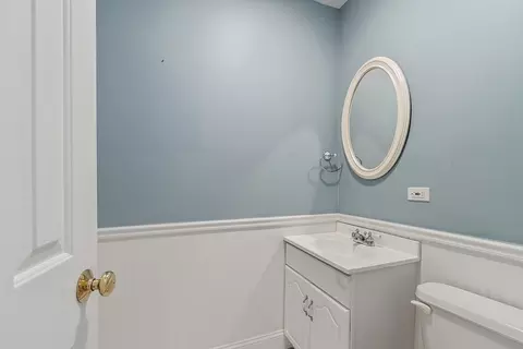 Bath - 4 Dalton Ave #3, Gloucester, MA 01930 photo 1 of 4