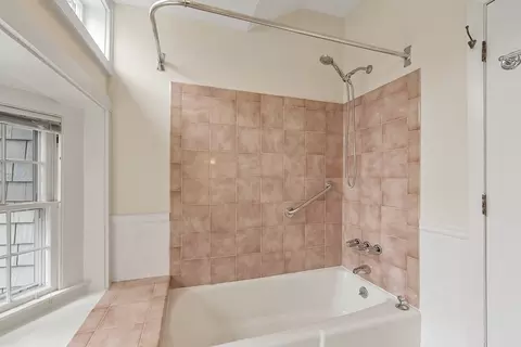 Bath - 4 Dalton Ave #3, Gloucester, MA 01930 photo 3 of 4