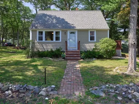 111 Hillcrest Dr, Attleboro, MA 02703