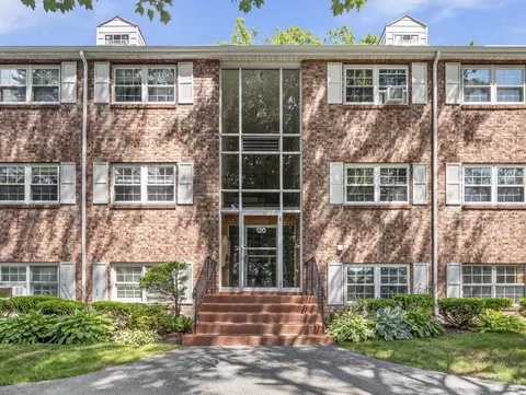 120 Edgelawn Ave #9, North Andover, MA 01845