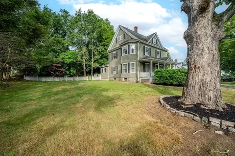 43 Elm St, Wakefield, MA 01880