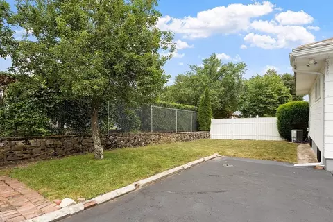 33 Durso Ave, Lawrence, MA 01843 photo 36