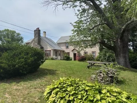 40 Carroll Hill Rd, Charlton, MA 01507