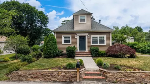 29 Malta St, Seekonk, MA 02771