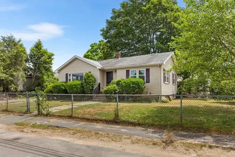 2 Glenway Ave, Peabody, MA 01960