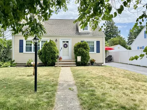 17 Howe St, Quincy, MA 02169