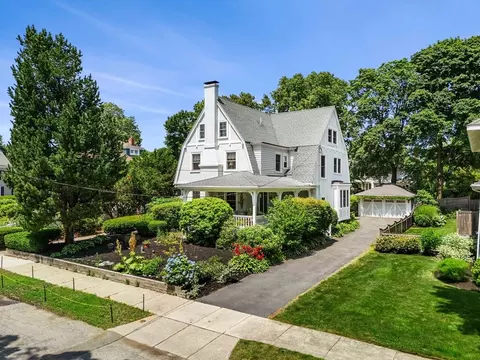2 Palmer Ave, Swampscott, MA 01907