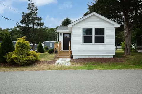 9 Second St, Pocasset, MA 02559