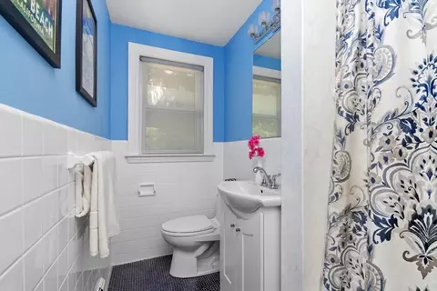 Bath - 17 Kerrydale, Needham, MA 02492 photo 2 of 2