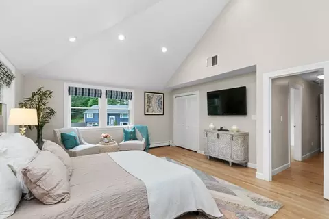 Bedroom - 17 Kerrydale, Needham, MA 02492 photo 2 of 7