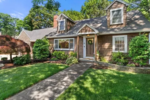 Exterior - 21 Hickory Rd, Wellesley, MA 02482 photo 6 of 10