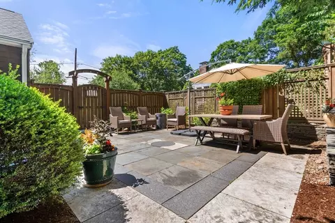 Exterior - 21 Hickory Rd, Wellesley, MA 02482 photo 8 of 10
