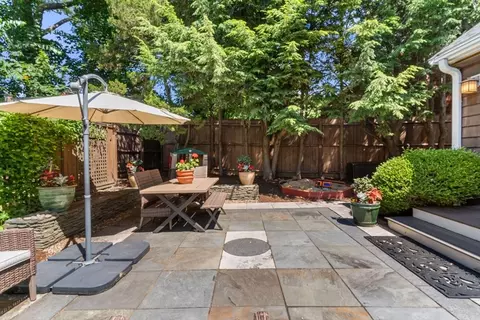 Exterior - 21 Hickory Rd, Wellesley, MA 02482 photo 10 of 10