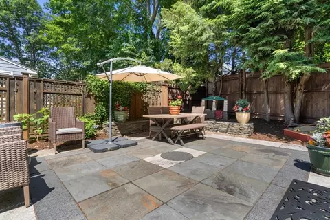 Exterior - 21 Hickory Rd, Wellesley, MA 02482 photo 9 of 10