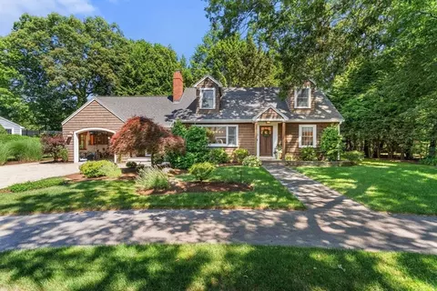 Exterior - 21 Hickory Rd, Wellesley, MA 02482 photo 3 of 10