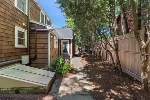 Exterior - 21 Hickory Rd, Wellesley, MA 02482 photo 7 of 10
