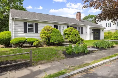 218 Green St, Marblehead, MA 01945