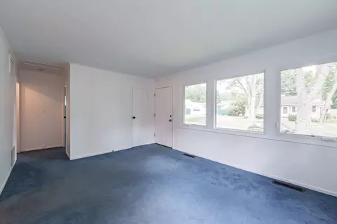 24 Higgins St, Springfield, MA 01108 photo 3