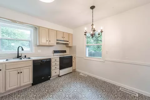 24 Higgins St, Springfield, MA 01108 photo 6