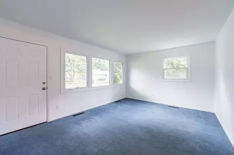24 Higgins St, Springfield, MA 01108 photo 2