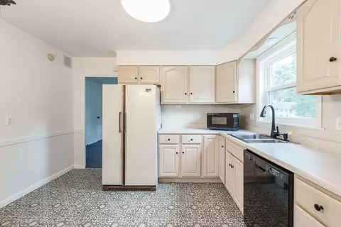 24 Higgins St, Springfield, MA 01108 photo 8