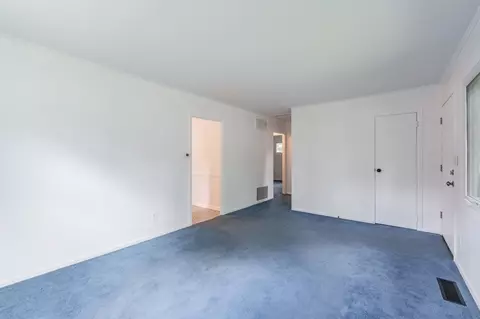 24 Higgins St, Springfield, MA 01108 photo 4