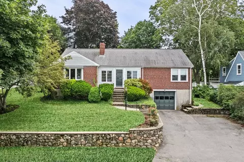 4 Batchelder Rd, Marblehead, MA 01945