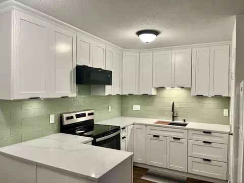 3 Chapel Hill Dr #6, Plymouth, MA 02360
