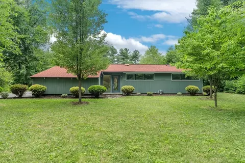 7 Moss Ln, Amherst, MA 01002