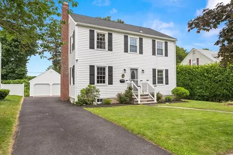 51 Newcastle Rd, Peabody, MA 01960