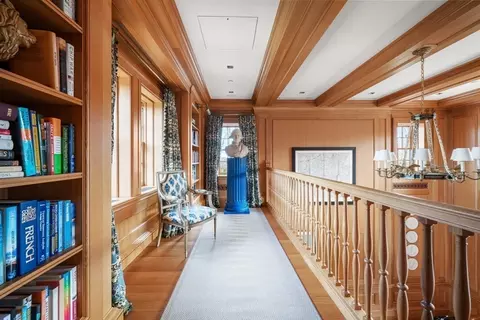 Entry Way - 4 Willow Rd, Weston, MA 02493 photo 2 of 3