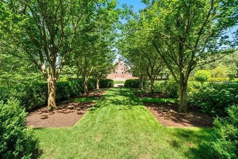 Exterior - 4 Willow Rd, Weston, MA 02493 photo 4 of 9