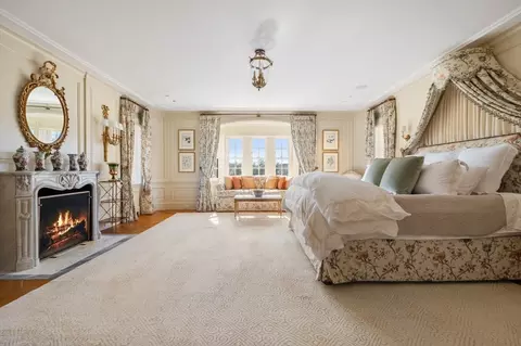 Bedroom - 4 Willow Rd, Weston, MA 02493 photo 1 of 3