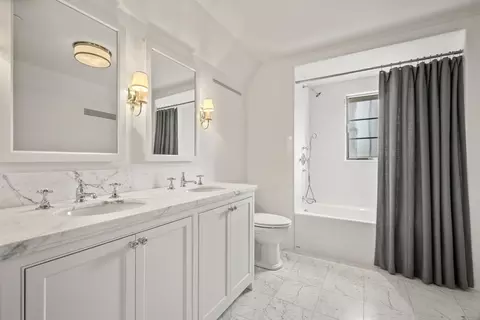 Bath - 4 Willow Rd, Weston, MA 02493 photo 4 of 4
