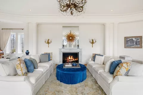 Living - 4 Willow Rd, Weston, MA 02493 photo 3 of 5