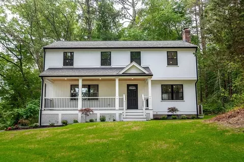 114 Causeway St, Medfield, MA 02052