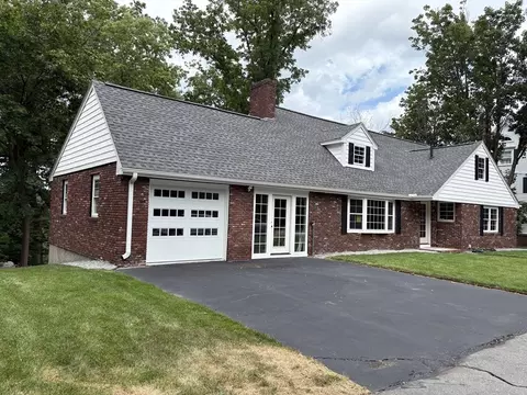 318 Andover St, Lowell, MA 01852
