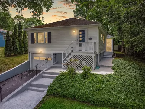 28 Windsor St, Haverhill, MA 01830