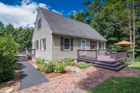 25 Indian Hl, Northampton, MA 01062