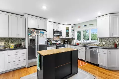 4 Essex St, Charlestown, MA 02129