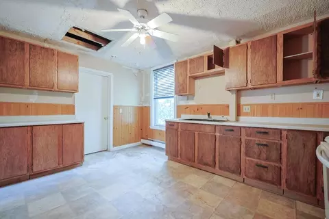 84 Chatham St, Worcester, MA 01609 photo 11