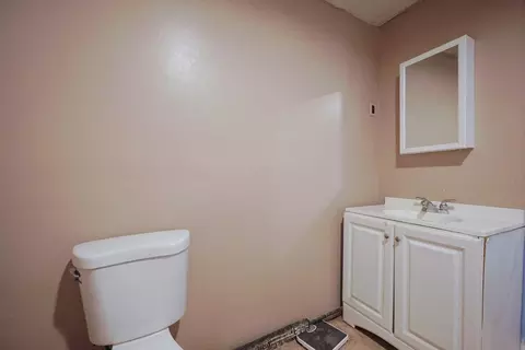 84 Chatham St, Worcester, MA 01609 photo 5